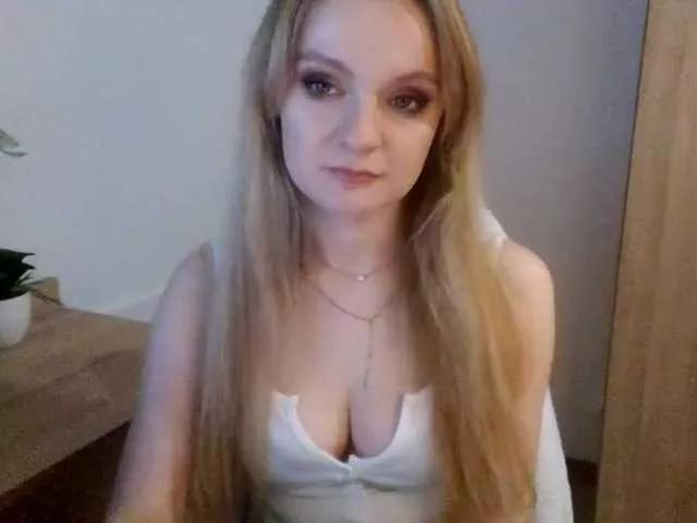 Freechat AlmaNatural on BongaCams