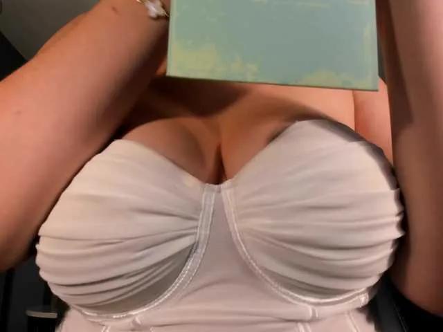 BellaRose — I am excited by men who are sure of what they want, I like to take my time and let you explore everything about me.