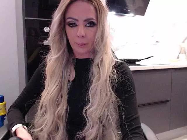 Freechat blondalina on BongaCams