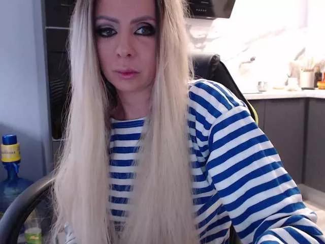 Freechat blondalina on BongaCams