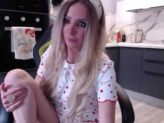 Freechat blondalina on BongaCams