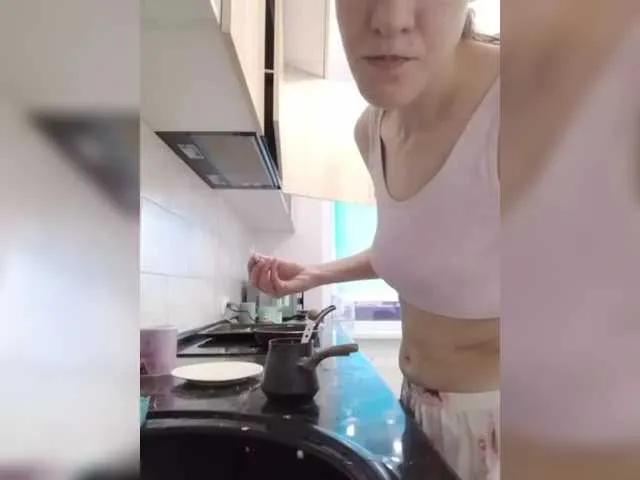 Bogina2 on BongaCams