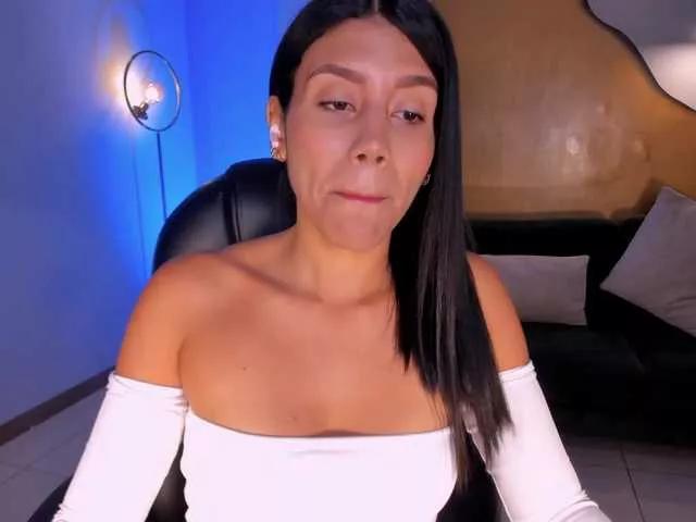 Freechat charlotte-Cox on BongaCams