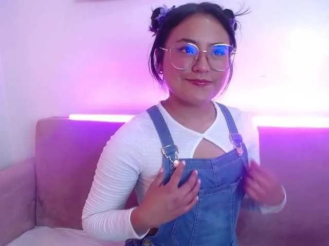 DollyWood- on BongaCams