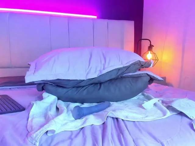 DollyWood- on BongaCams