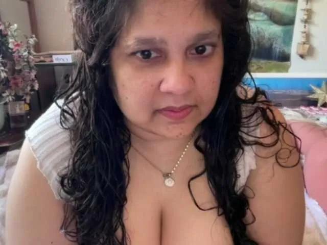 DUMBHOEMELANIE on BongaCams