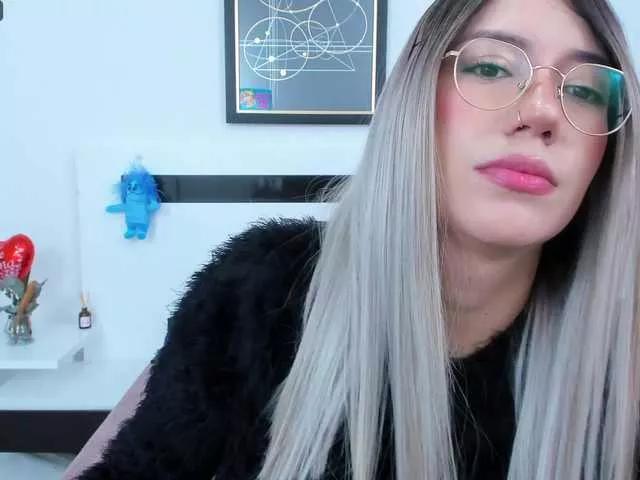 Freechat EllaDavs on BongaCams