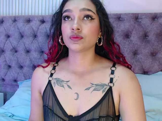 Emily-Foxyy on BongaCams