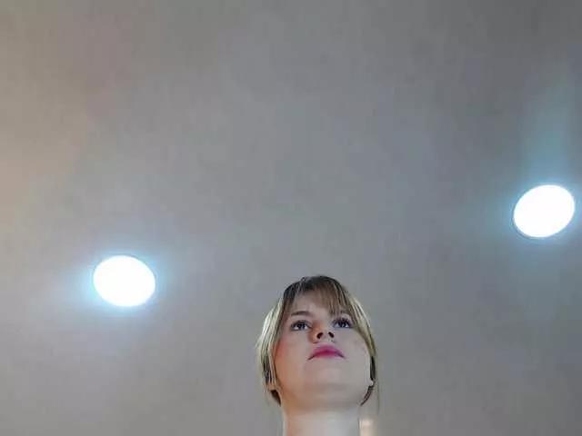 Emma-Blonde on BongaCams