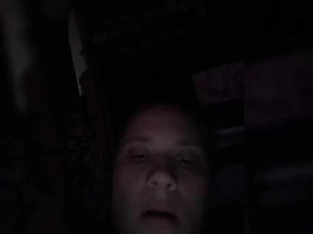 Freechat esterjohns on BongaCams