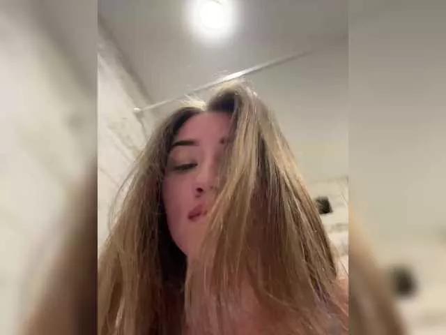 juicy-peachh on BongaCams