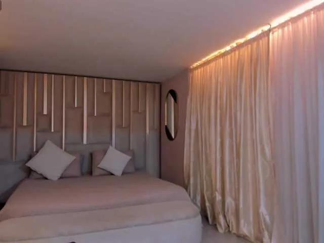 LaurentConnor — I like confident men who aren't afraid to guide me and make me enjoy myself in different ways. I am a calm woman who seeks to connect authentically without any pretensions or demands. I like sex in all its forms, but above all, I like to always be...