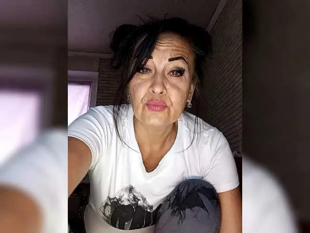 Freechat Lina-a-13 on BongaCams