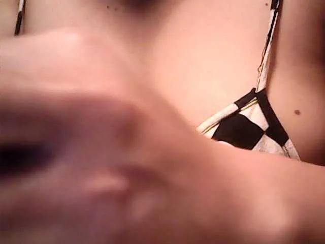 Freechat lovelyshantal on BongaCams