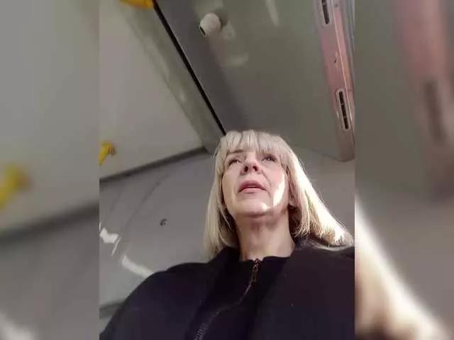 mery8poppins on BongaCams