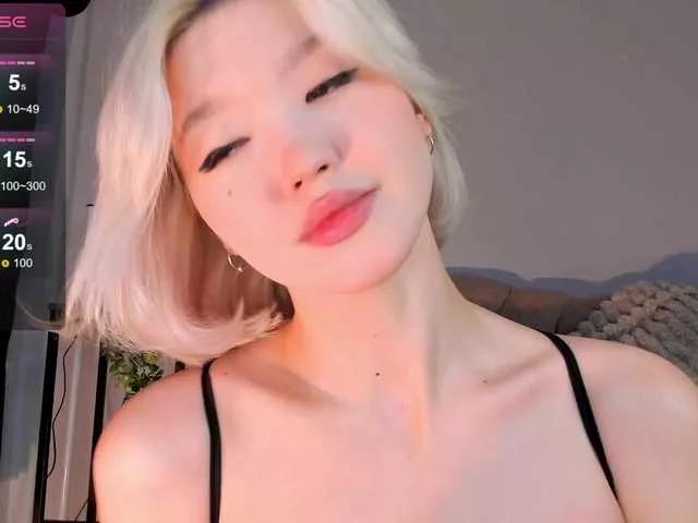 milli-sunrise on BongaCams