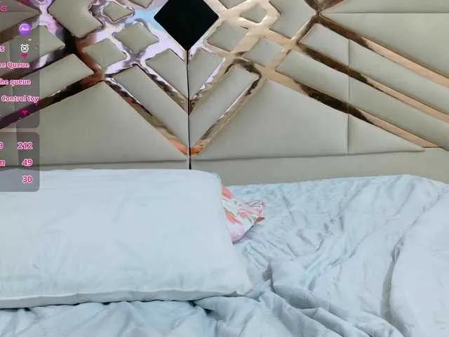 Freechat playfulcurvy on BongaCams