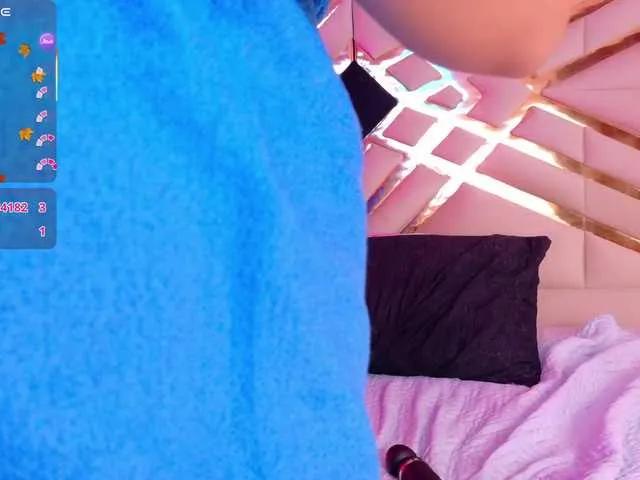 Freechat playfulcurvy on BongaCams