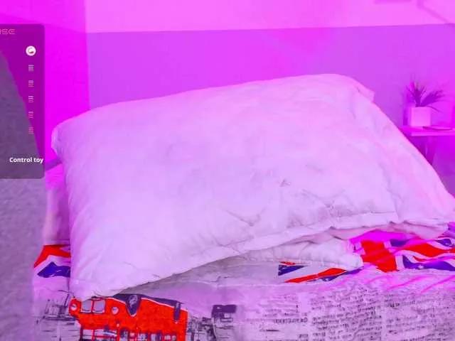 Freechat playfulcurvy on BongaCams