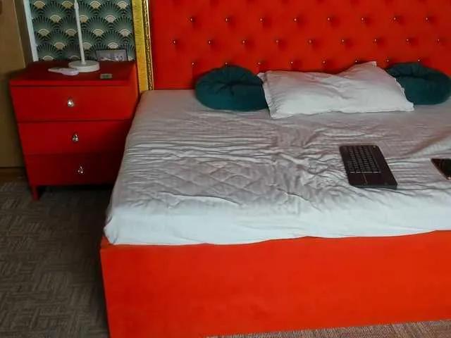 VallerieJones — your vibrations ))
generosity, intelligence, humor .. getting deep in sexuality, if you treat me in a special way.