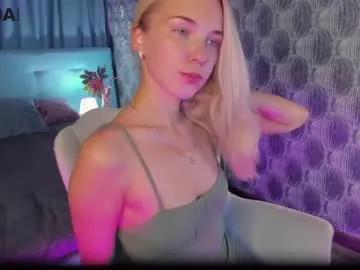 bella_stewartt on Chaturbate