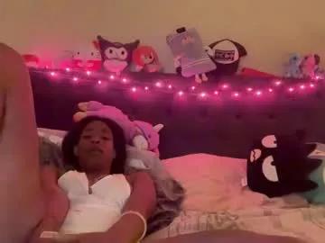 cum2charmxx on Chaturbate