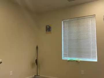 cum2charmxx on Chaturbate