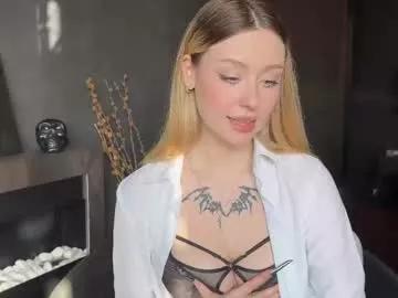 ella_knockers_xl on Chaturbate