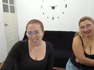 Freechat emilyriskhot on Chaturbate