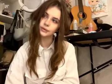 evva_avve_ — goal: pull t-shirts up to nipples [130 tokens remaining]