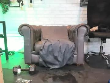 Freechat italomoore on Chaturbate