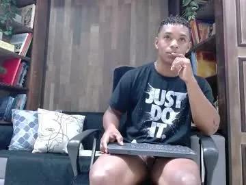 Freechat italomoore on Chaturbate