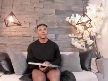 Freechat italomoore on Chaturbate