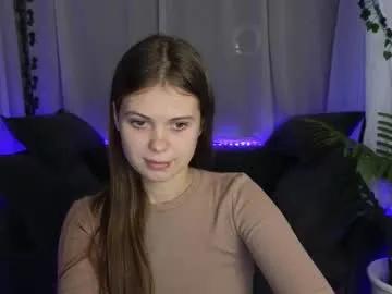 muffin_maisie — GOAL: show your heart with your hands  [31 tokens remaining] Welcome everyone, this is my first day here  #new #shy #natural #nonude #cute