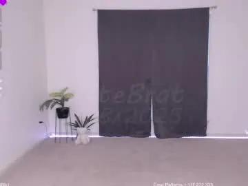Freechat petitebrat on Chaturbate