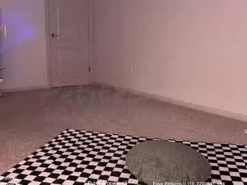 Freechat petitebrat on Chaturbate