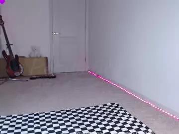 Freechat petitebrat on Chaturbate