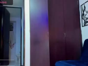 Freechat roxanasmiith on Chaturbate