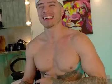 Freechat ryann_blue_ on Chaturbate