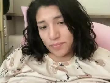 Freechat suzyishellawet on Chaturbate