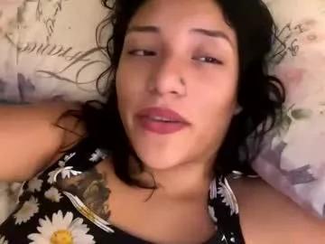 Freechat suzyishellawet on Chaturbate