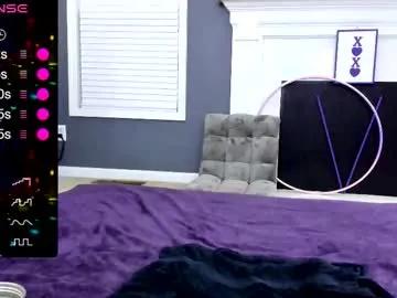 Freechat tinyvixxen on Chaturbate