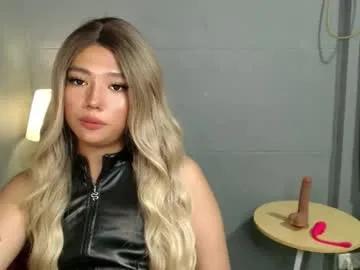 trexie_fucks15 on Chaturbate