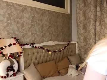 truuuly_yours — Nice to meet u, I'm Aurora! Help me reach 404 Goal: Ride pillow while you control my toy :> #18 #shy #lovense #young #bigass [444 tokens remaining]