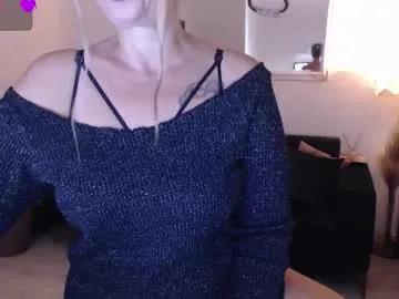 unfulfilledwife on Chaturbate