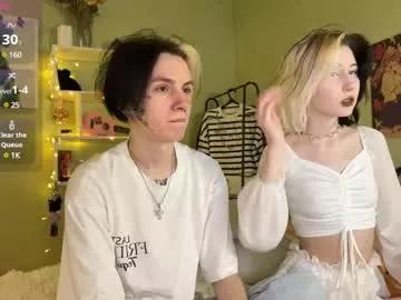 veryraretwins on Chaturbate