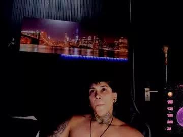 zhoestrong on Chaturbate