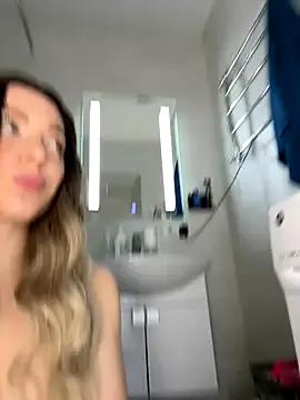 -SweetDi- on StripChat