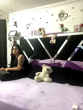 1lovelygirls on StripChat