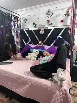 1lovelygirls on StripChat